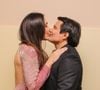 Ex de Giovani, Anna Carolina acusou cantor de traição - foto de arquivo mostra o então casal em 2020 durante gravação de DVD