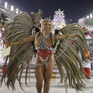 Fotos da rainha de bateria Evelyn Bastos, da Mangueira, no carnaval: em 2019, famosa representou a a escrava Esperança Garcia, primeira advogada do Piauí