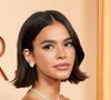 Bruna Marquezine usou cabelo estilo retrô solto e make iluminada