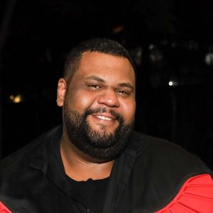 4. John Drops

Influenciador digital com mais de um milhão de seguidores, chegou ao auge ao recriar looks de celebridades com muito bom humor e criatividade. Resta saber se essa inventividade vai brilhar também em uma Caixa Misteriosa no programa.