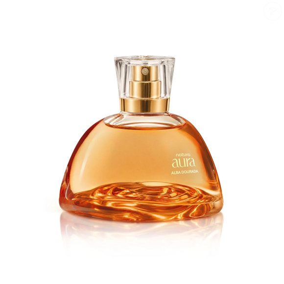 O Aura Alba Dourada, da Natura, combina o frescor floral rosado com notas mais aquecidas de cumaru e priprioca. A presença da lichia e da Flor do Mel complementa a composição. A fragrância é uma opção para mulheres que buscam uma proposta floral sofisticada para a estação