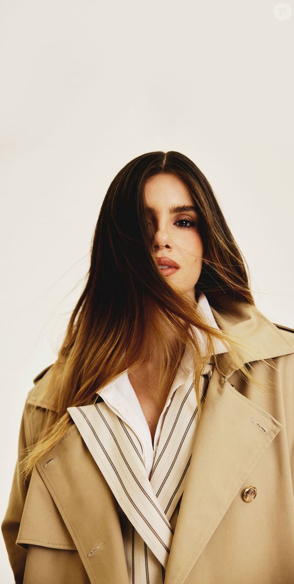 'Praticidade sempre falou mais alto': Camila Queiroz diferencia estilo pessoal do glamour das telas