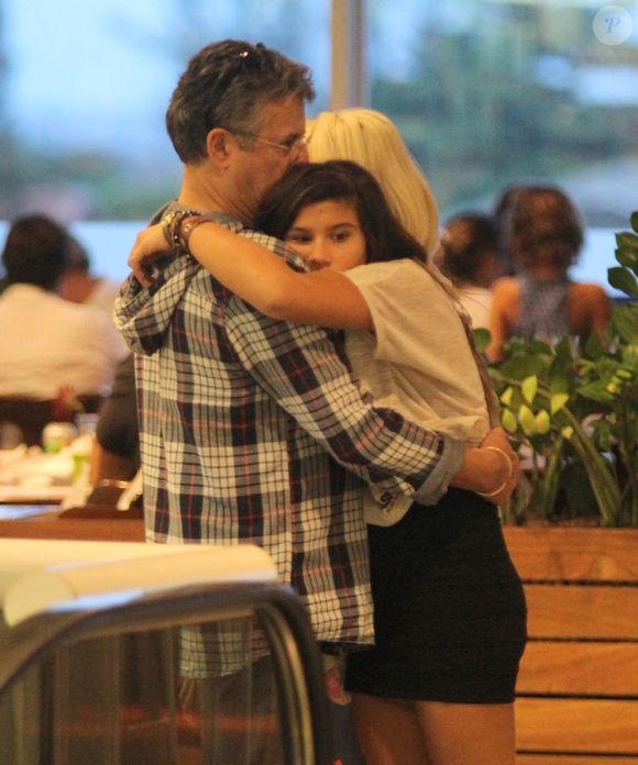 Giulia Costa confessa ter vivido sentimento de rejeição ao não compreender afastamentos do pai Marcos Paulo