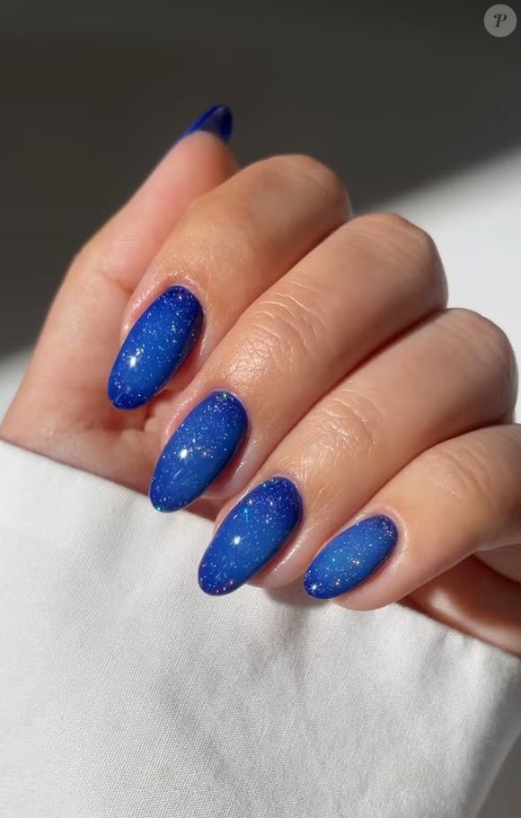 Quer renovar as unhas? Veja as 7 cores de esmalte que combinam com todos os estilos neste mês