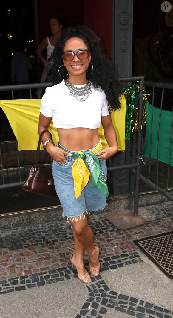 Brasil x Noruega na Copa 2026: Cinnara Leal deixou a barriga de fora para se reunr com artistas e assistir ao jogo da Seleção