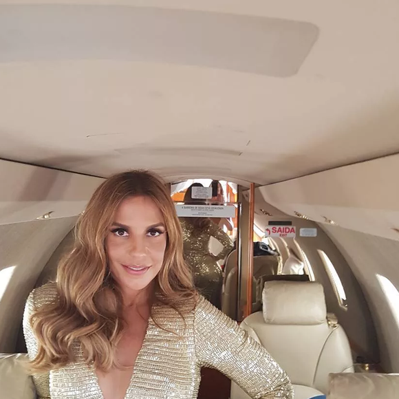 Entre shows e compromissos, Ivete Sangalo mantém rotina com voos privados