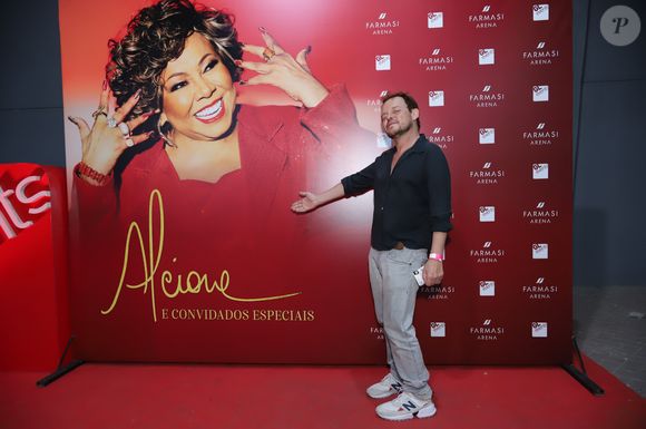 Matheus Nachtergaele: outro ator da novela 'Vale Tudo' em show de Alcione