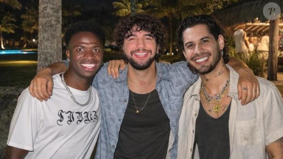Zé Felipe e Vini Jr. surgiram 'juntos' em foto com Nattan; filho de Leonardo comentou com emoticon de risada e isso teria irritado Ana Castela