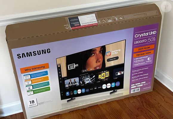 Segundo informações da Rolling Stone EUA, Dua Lipa decidiu processar a Samsung Electronics após descobrir que sua imagem foi usada sem autorização em caixas de televisores vendidas nos Estados Unidos, em uma ação que pede uma indenização de US$ 15 milhões, valor equivalente a cerca de R$ 75 milhões