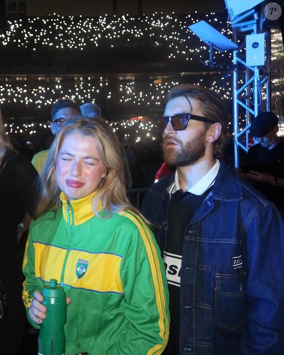 Imagens divulgadas por Anaïs reforçam clima de reencontro histórico entre Noel e Liam durante a turnê OASIS LIVE 25