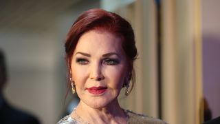 'Cada um colocou a culpa em alguém': morte de Lisa Marie, filha de Elvis Presley, causou separação na família; entenda!