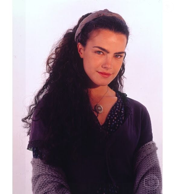 O figurino simples refletia o trabalho pesado das imigrantes, que lavavam roupa no rio e costuravam as próprias peças, o lenço usado por Giuliana virou hit na época, segundo o site Memória Globo