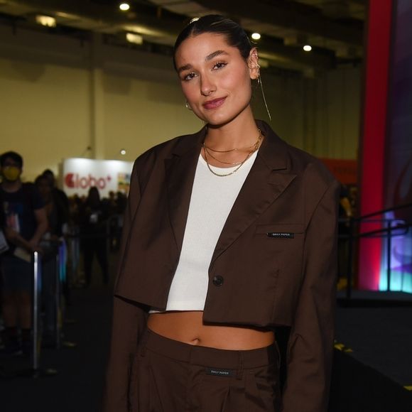 O casal oficializou a união em maio de 2021, em uma cerimônia intimista na casa de Xuxa, em Angra dos Reis, reunindo apenas familiares e amigos próximos