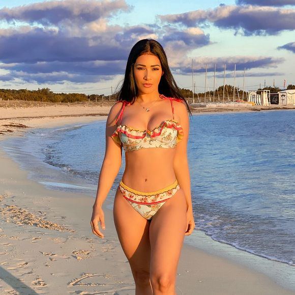 Simaria posou só de biquíni para uma foto publicada em seus stories no último domingo (13)