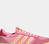 O rosa deixou de ser apenas uma cor chamativa nos campos e virou protagonista da moda casual. Inspirado pela tendência da Copa de 2026, o Adidas Breaknet Sleek conquista consumidoras ao unir visual moderno, conforto e preço acessível