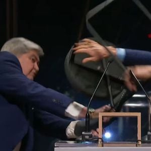 Datena perdeu a cabeça e avançou em Pablo Marçal acertando o então candidato com uma cadeirada em debate político em 2024