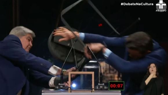 Datena perdeu a cabeça e avançou em Pablo Marçal acertando o então candidato com uma cadeirada em debate político em 2024