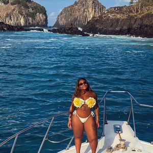 Jojo Toddynho é uma das famosas que dá aula de autoestima pela valorização dos corpos reais em diversos cliques em seu perfil.