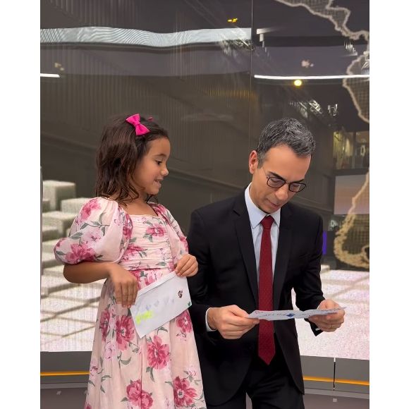 Filha de César Tralli e Ticiane Pinheiro, Manuella deu de presente para o pai uma cartinha