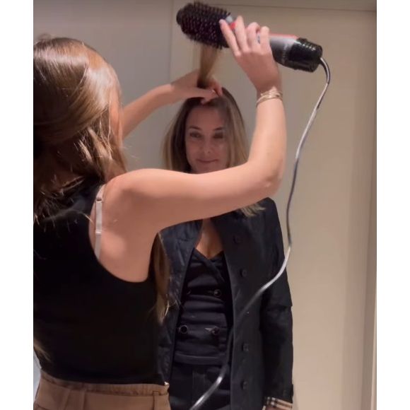 Rafa Justus usou escova modeladora para fazer o cabelo da mãe, Ticiane Pinheiro