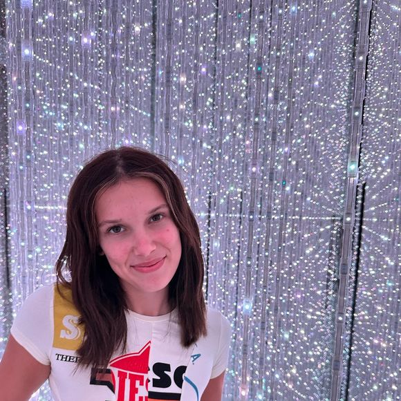 Millie Bobby Brown teve diversos comprimentos de cabelo durante os anos de fama
