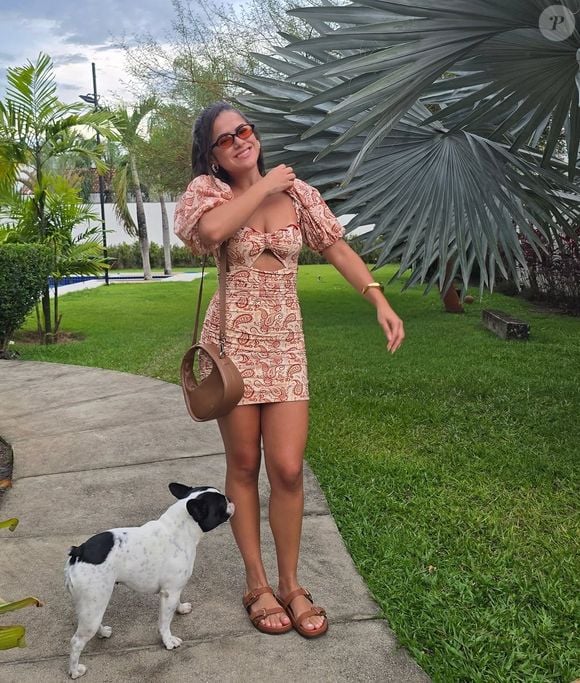 Nas redes sociais, Maisa apareceu de biquíni em novos cliques e deixou a web delirando