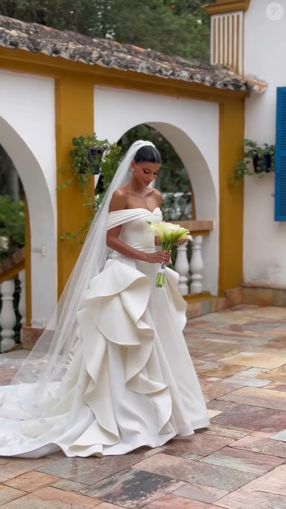 Vestido de noiva de Jakelyne Oliveira é trabalho do estilista Lucas Anderi, que também assinou o look de casamento de Larissa Manoela