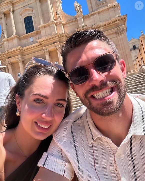 Também jogador da Bélgica na Copa 2026, Brandon Mechele vai ser papai pela primeira vez: Caroline Goorden deve dar à luz durante o Mundial
