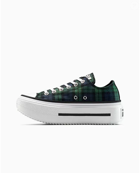 O xadrez deixou de ser exclusividade das camisas e ganhou espaço nos pés das fashionistas. O novo tênis da Converse combina estilo retrô, sola plataforma e conforto ideal para acompanhar produções do dia à noite