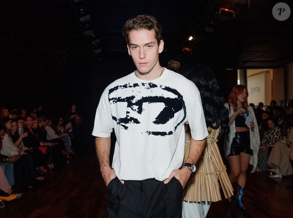 Pietro Antonelli, filho de Giovanna e Murilo Benício, desfila pela segunda vez na São Paulo Fashion Week 2025