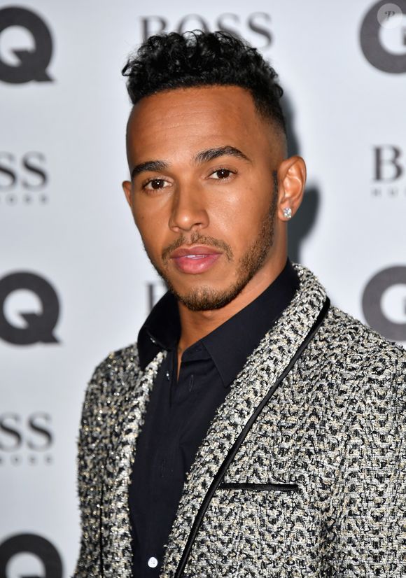 Depois de muitos anos, Lewis Hamilton passou a adotar seu cabelo natural