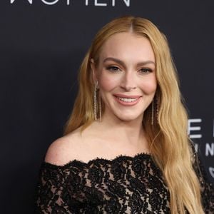 Lindsay Lohan costuma comer alimentos leves, como um balde de salada, que a dá disposição no dia a dia