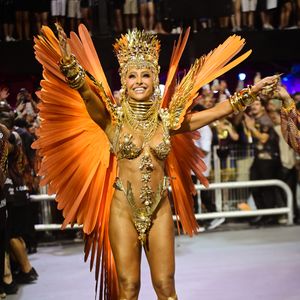 Sabrina Sato deixou o corpão em evidência em fantasia da Gaviões da Fiel