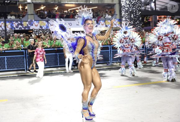 Corpo de Lore Improta, esposa de Leo Santana, também fez sucesso durante seu desfile pela Viradouro