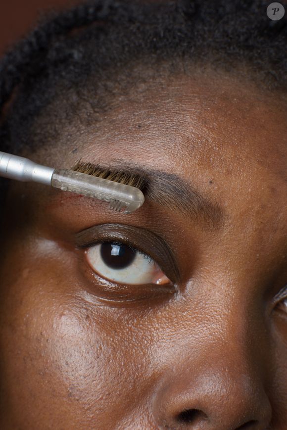 Gel fixador conquista o mercado de beleza e garante efeito de sobrancelha laminada