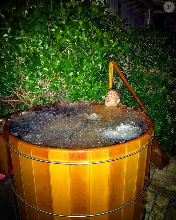 Entre os adeptos está Cauã Reymond, que começou a usar a banheira de gelo por influência do mestre do jiu-jitsu Rickson Gracie