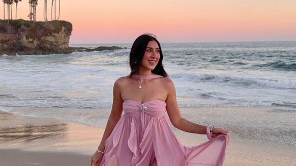 Adeus, Samba! Estes tênis Adidas são perfeitos para férias no litoral: na cor rosa-pôr-do-sol, combinam com vários vestidos e calças