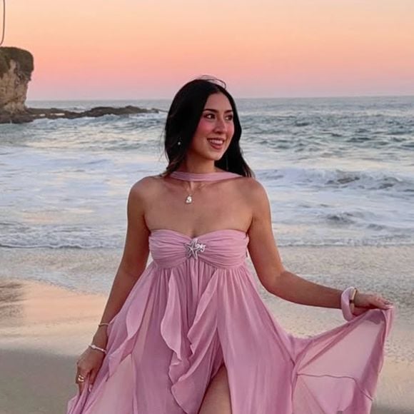 Adeus, Samba! Estes tênis Adidas são perfeitos para férias no litoral: na cor rosa-pôr-do-sol, combinam com vários vestidos e calças