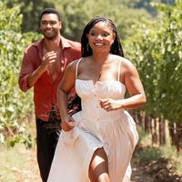 Com Regé-Jean Page como galã sem defeitos e paisagens exuberantes, 'Eu & Você na Toscana' é a melhor comédia romântica da vez: aqui vão os 3 maiores acertos e 2 maiores erros do filme