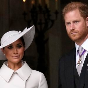 Um dos motivos da volta do casal, segundo o Page Six, é para ficar mais próximo do Rei Charles, diagnosticado com câncer desde 2024