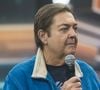 Faustão aparece em cadeira de rodas ao lado dos filhos com Luciana Cardoso, 6 meses após novos transplantes. Veja como está o apresentador