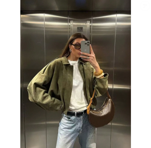 A jaqueta de camurça voltou a ocupar o centro das atenções nesta temporada, tanto nas passarelas quanto nas ruas