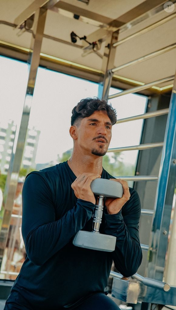 Com carambola, figo e um blend de lavanda, sálvia e alecrim: o novo lançamento de perfumaria de 'O Boticário' virou favorito de Gabriel Medina e colocou o surfista em desafio de alta pressão e baixa temperatura na orla de Ipanema