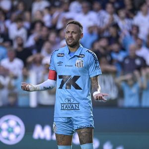 Ausente no evento, Neymar se recupera de Covid-19, mas já está clinicamente bem, segundo o pai