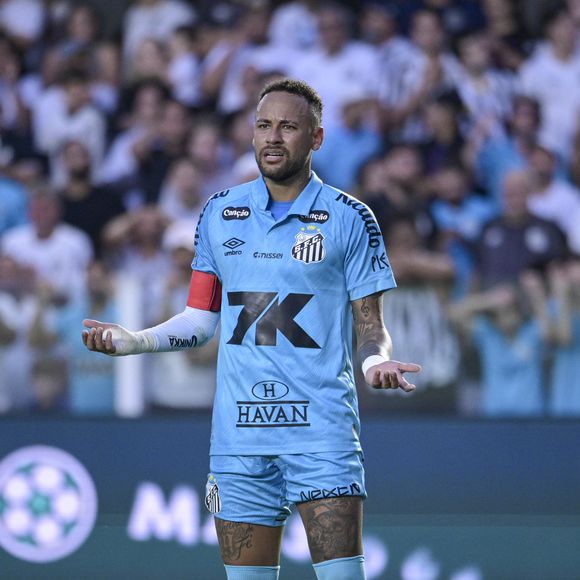 Ausente no evento, Neymar se recupera de Covid-19, mas já está clinicamente bem, segundo o pai