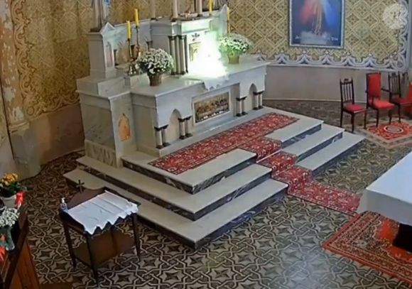 Câmera flagra invasão e ataque com artefato explosivo em patrimônio tombado em Itaiópolis