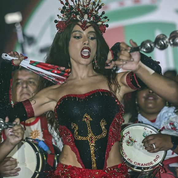 Anitta foi coroada Rainha de Bateria da Grande Rio neste domingo, 20 de setembro de 2026