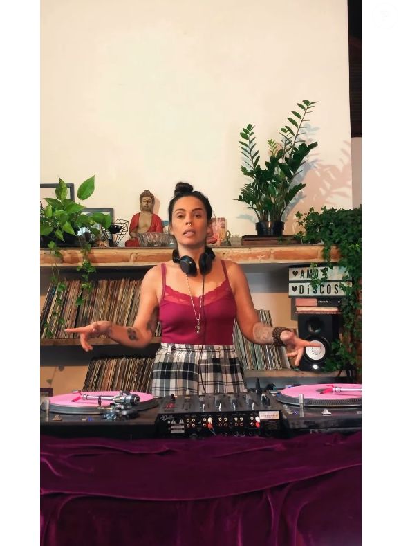 Ex-'Malhação' e ex-'Chiquititas', Gisele Frade criou uma vaquinha virtual para arrecadar dinheiro visando a compra de um computador, item indispensável para seu trabalho de DJ