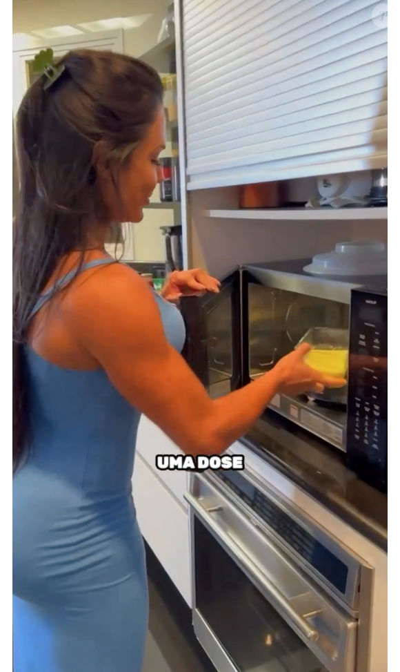 Com a mistura pronta, basta levar ao microondas por 1 minuto e meio e, quando o pão estiver frio, rechear à gosto