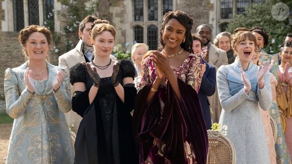 Com quatro temporadas disponíveis e já renovada até a sexta, “Bridgerton” estreou na Netflix em 2020 como uma adaptação da série literária de mesmo nome de Julia Quinn